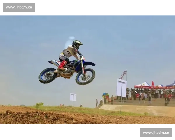 极限越野赛道挑战精彩瞬间，激情驾驶让你热血沸腾！